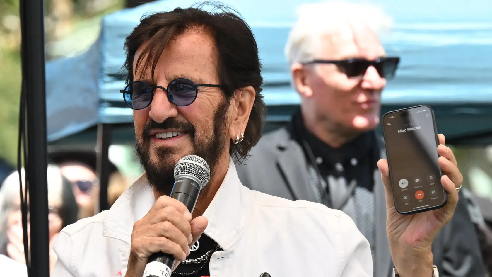 Počas oslavy Ringo Starr telefonoval so svojím priateľom z The Beatles.