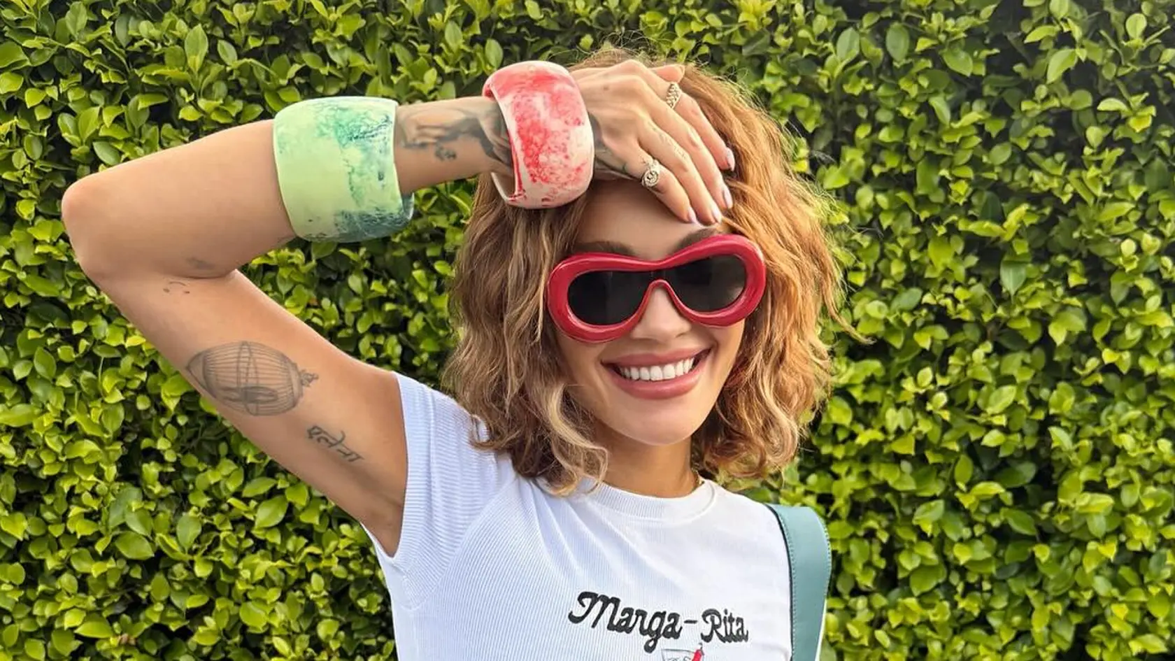Rita Ora poctivo maká vo fitku a je to vidieť. Počas niekoľkých rokov si postavu vyrysovala.