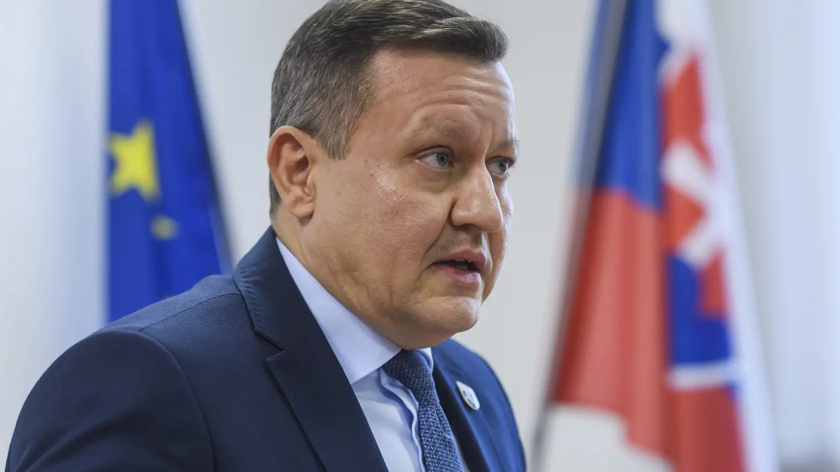 Na snímke špeciálny prokurátor Daniel Lipšic počas brífingu na tému Manipulácie nahrávok, týkajúcich sa prokurátorov Úradu špeciálnej prokuratúry (ÚŠP), v stredu 15. novembra 2023 v Pezinku.