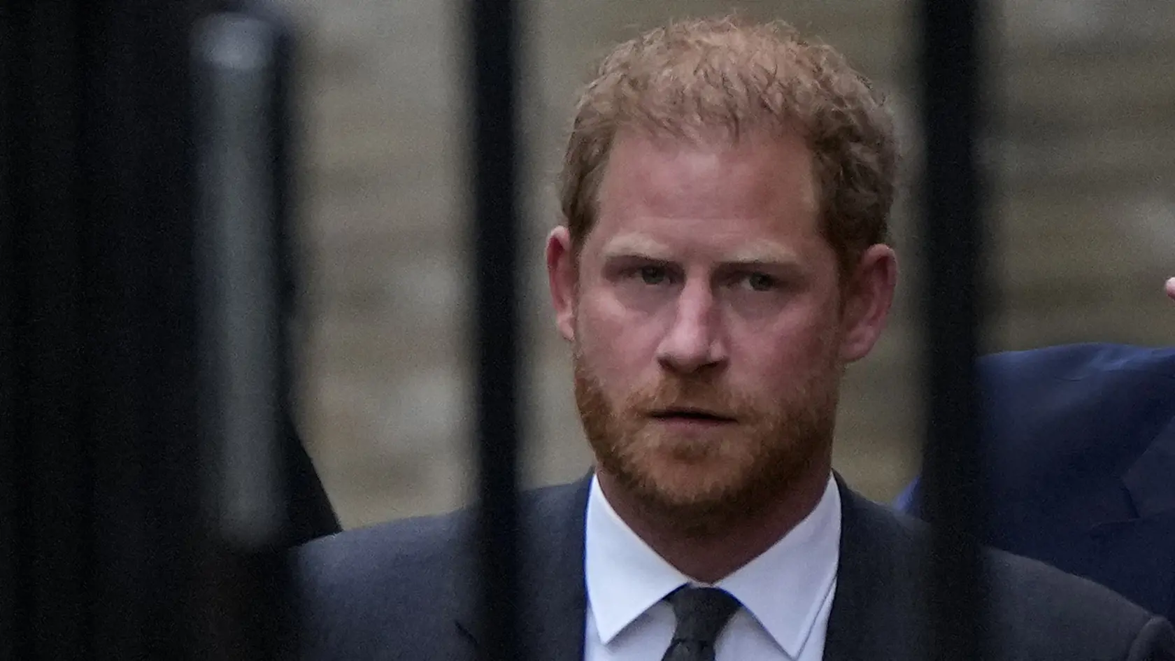 Britský princ Harry prichádza na londýnsky najvyšší súd 28. marca 2023 v Londýne.