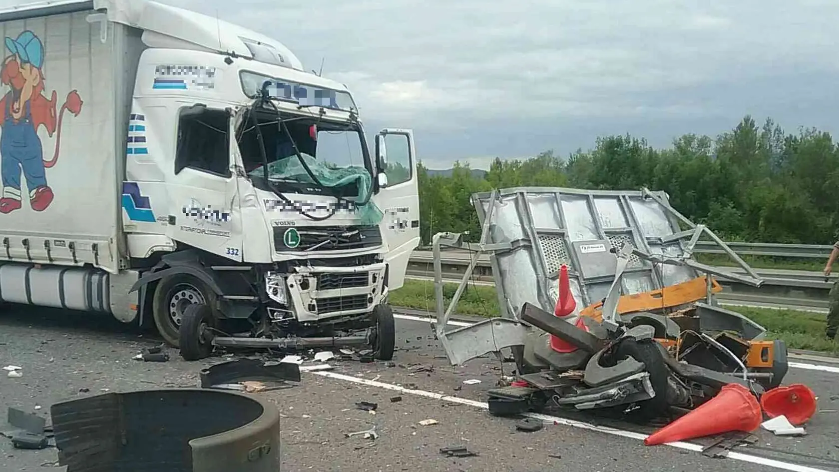 Dopravná nehoda na diaľnici pri Košeci si vyžiadala štyroch zranených.