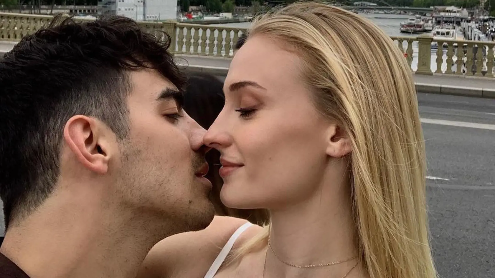 instagram.com/ @joejonas