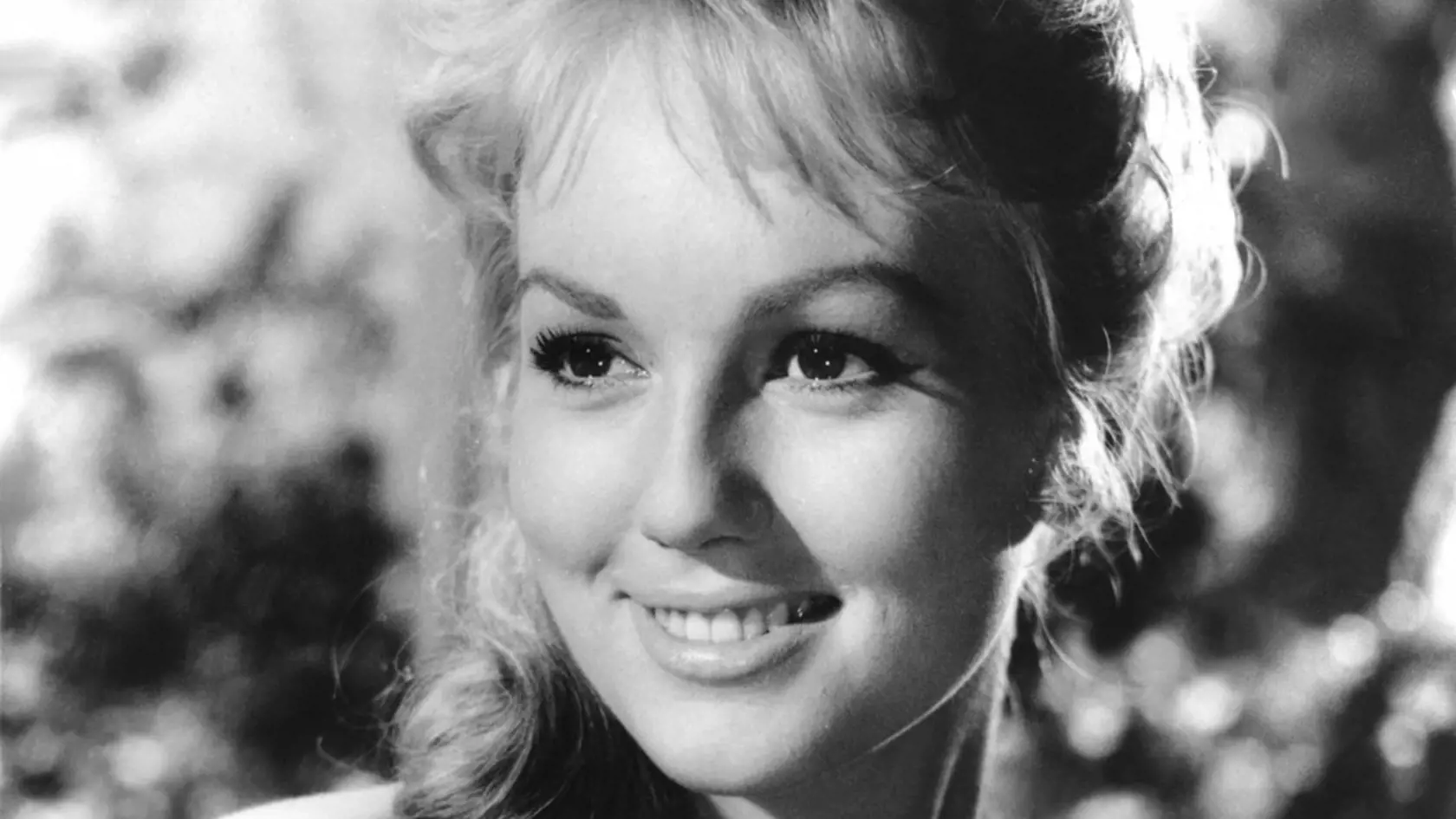 Vo veku 87 rokov zomrela vo štvrtok v Paríži francúzska herečka Mylene Demongeotová, ktorá od 50. rokov až po súčasnosť účinkovala v mnohých filmových kasových trhákoch.