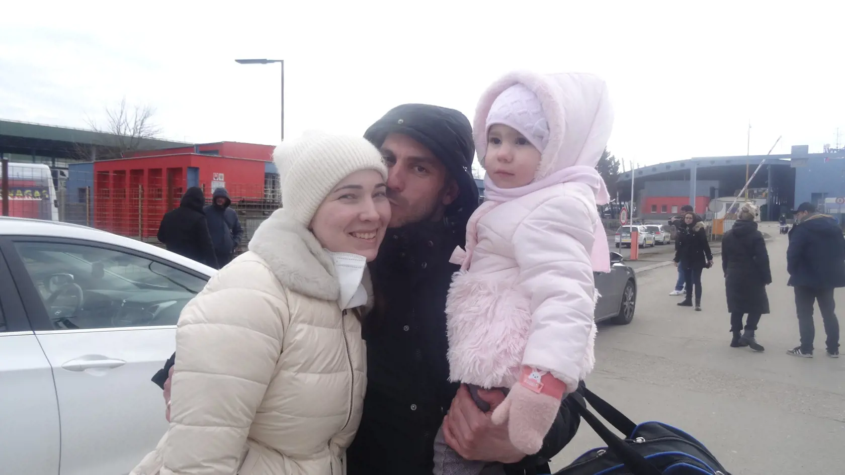 Vasiľ (28), prišiel pre manželku Ivanku a dcérku Nelku, aby si ich odviezol do Žiliny.
