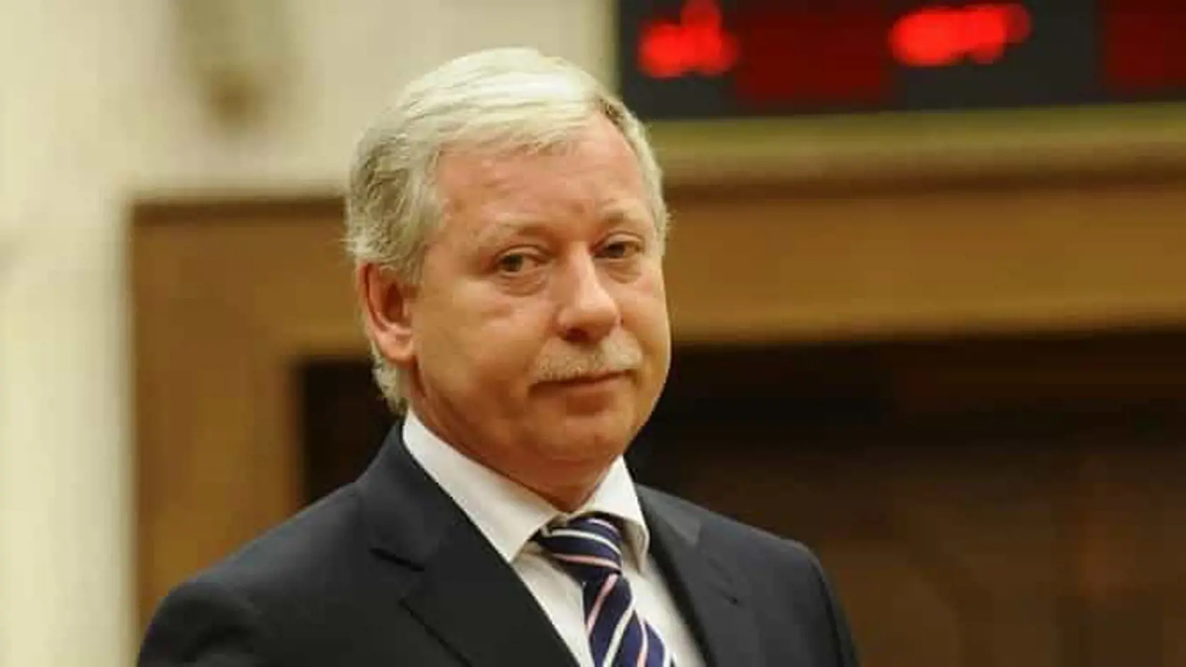 Ústavu takmer dva roky šéfuje poslanec Smeru-SD a bývalý šéf nitrianskej nemocnice Jozef Valocký. 