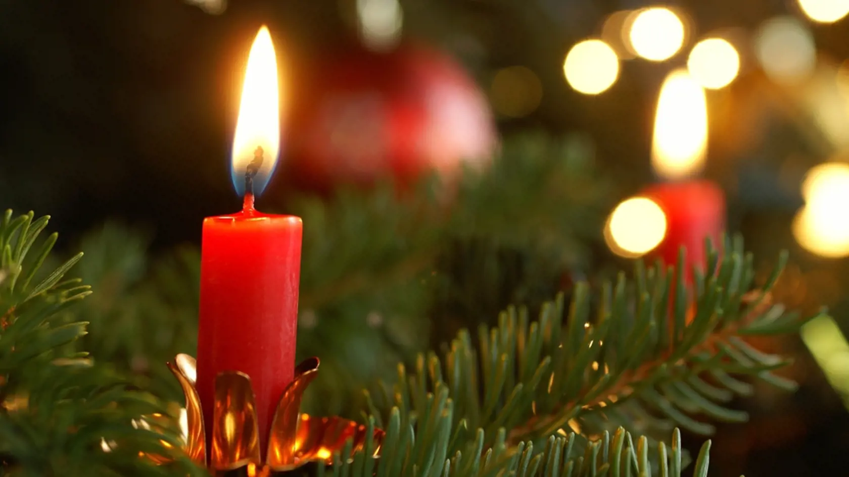 Burning,Candle,On,Christmas,Tree.