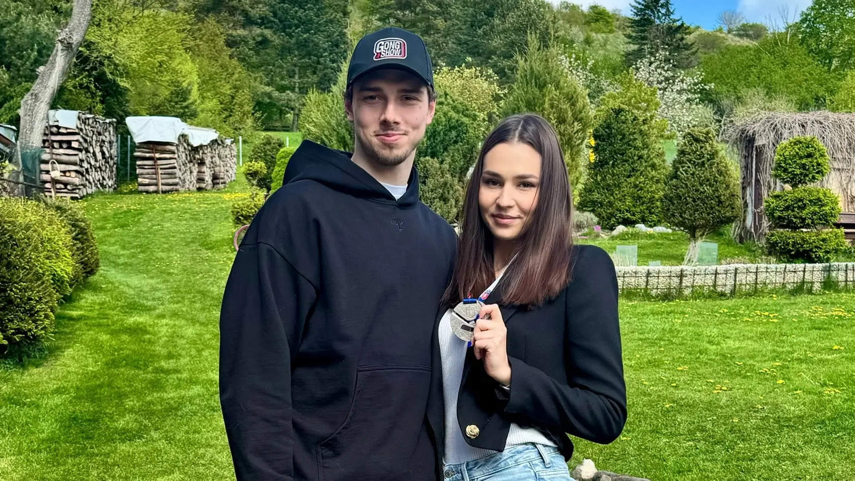Dávid Romaňák chodí s Tinou Barabasovou.