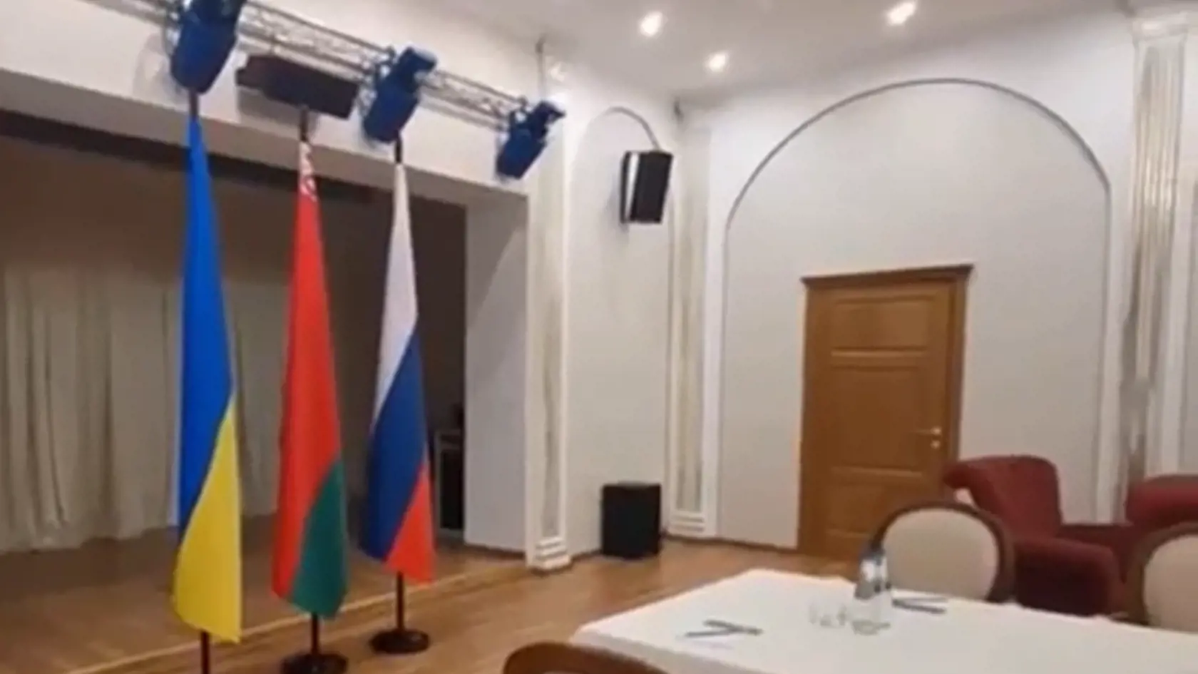 Ponúkame vám exkluzívne zábery interiéru, v ktorom sa budú odohrávať mierové rozhovory Ukrajiny a Ruska.