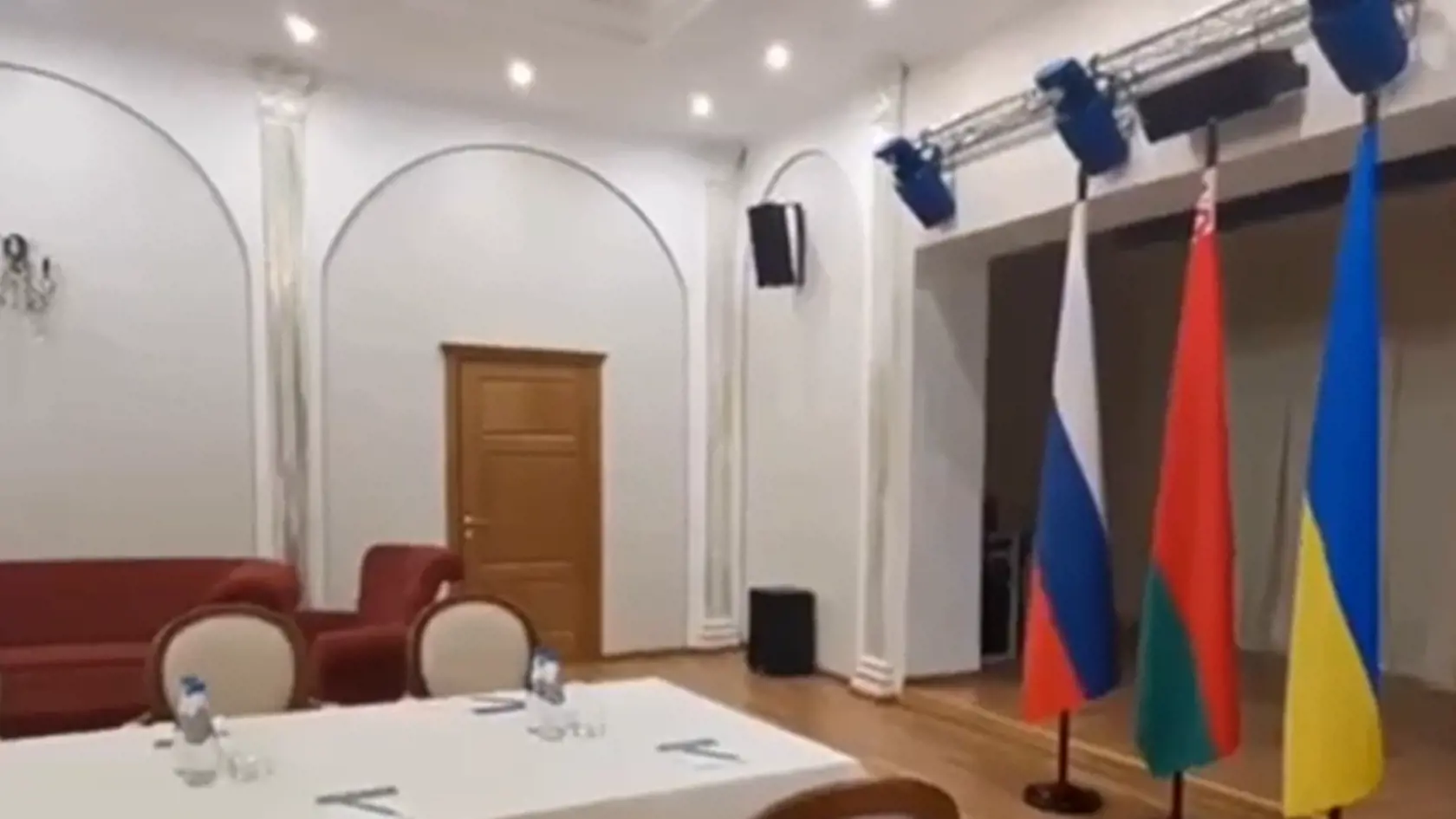 Ponúkame vám exkluzívne zábery interiéru, v ktorom sa budú odohrávať mierové rozhovory Ukrajiny a Ruska.