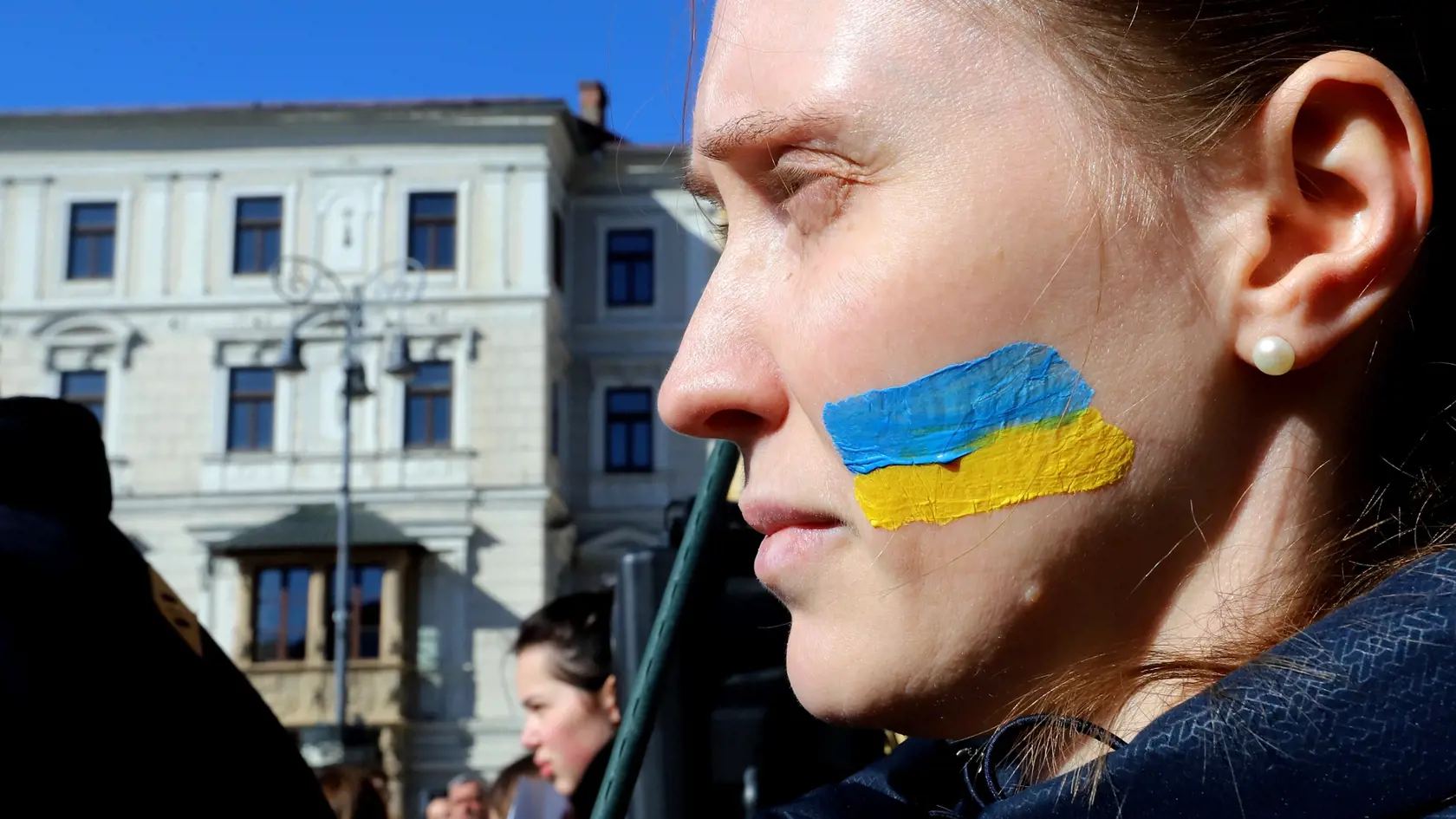 Na snímke protestné zhromaždenie proti vojne na Ukrajine sa konalo na Námestí SNP v Banskej Bystrici 27. februára 2022. FOTO TASR - Ján Krošlák