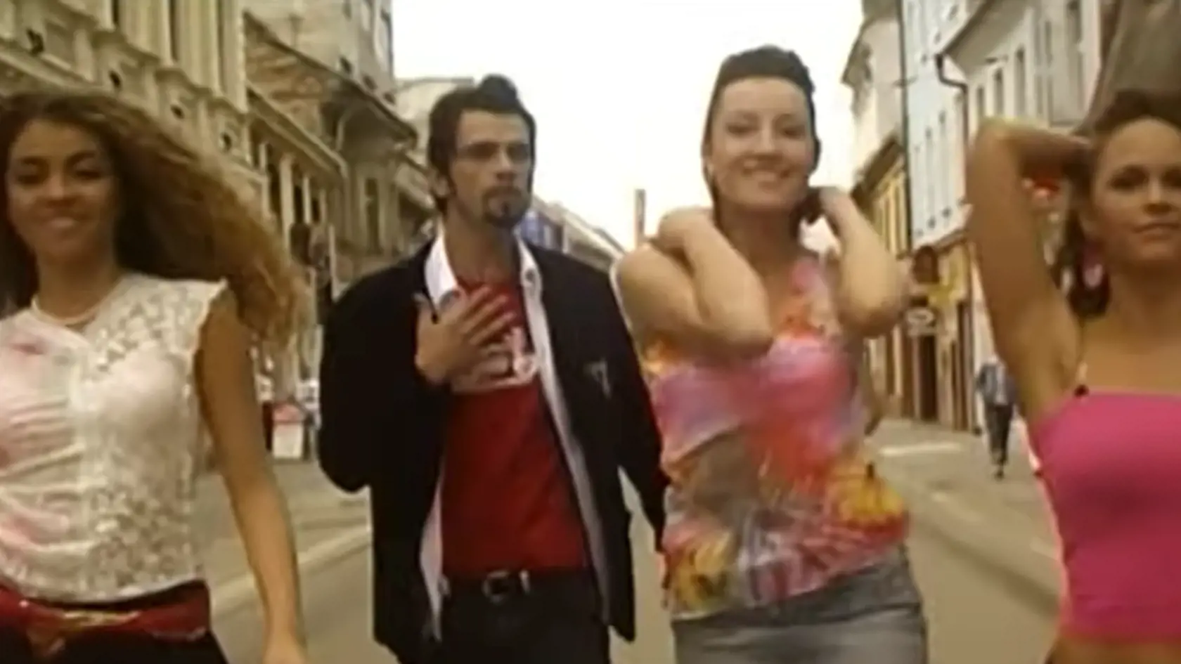 Lobo Ismail v klipe Ty si moja láska tancoval s Vierkou Ayisi.