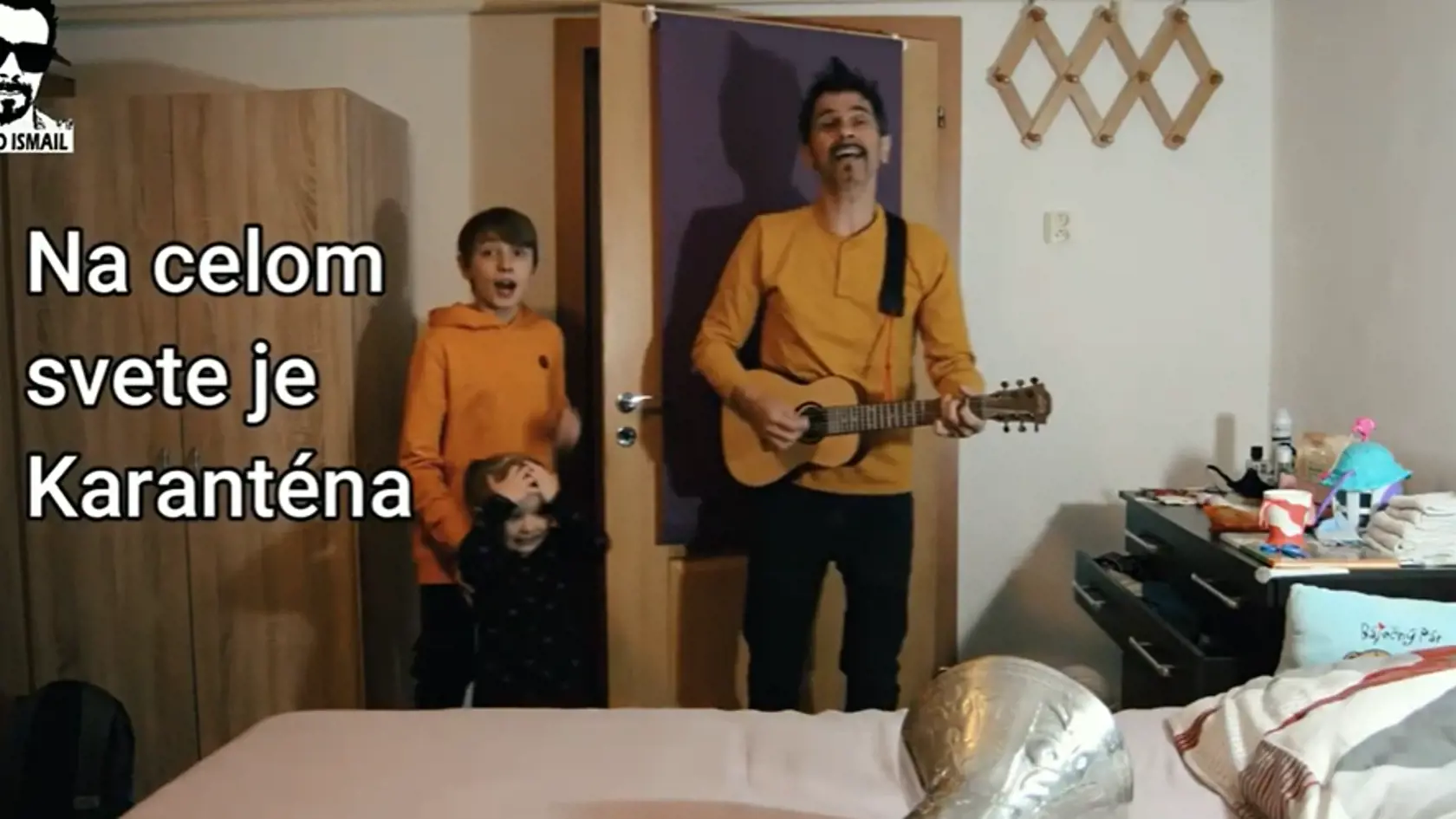 Lobo Ismail s deťmi nakrútil krátke hudobné video.