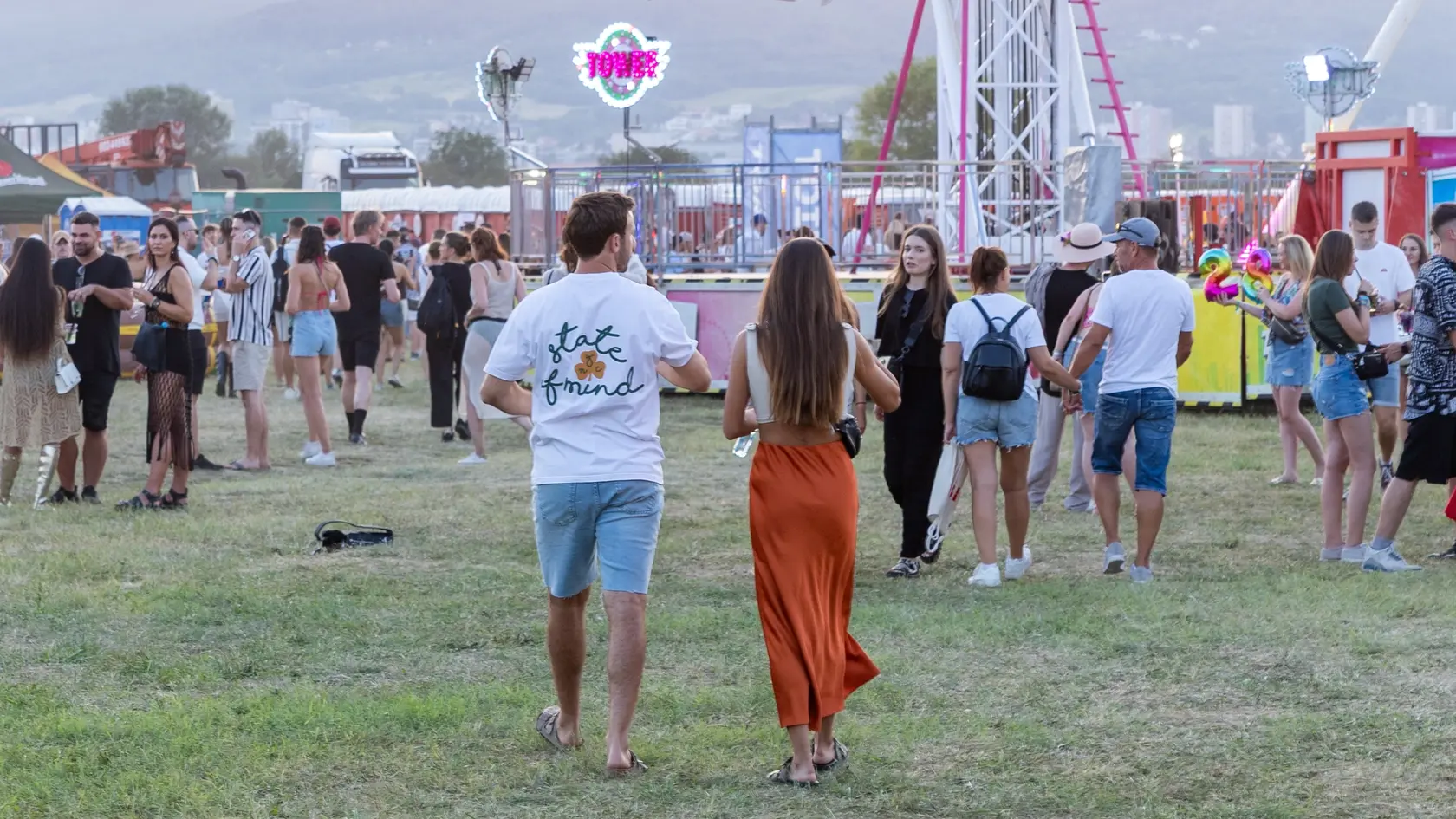 LOVESTREAM Festival na snímke Marek Fašiang s priateľkou