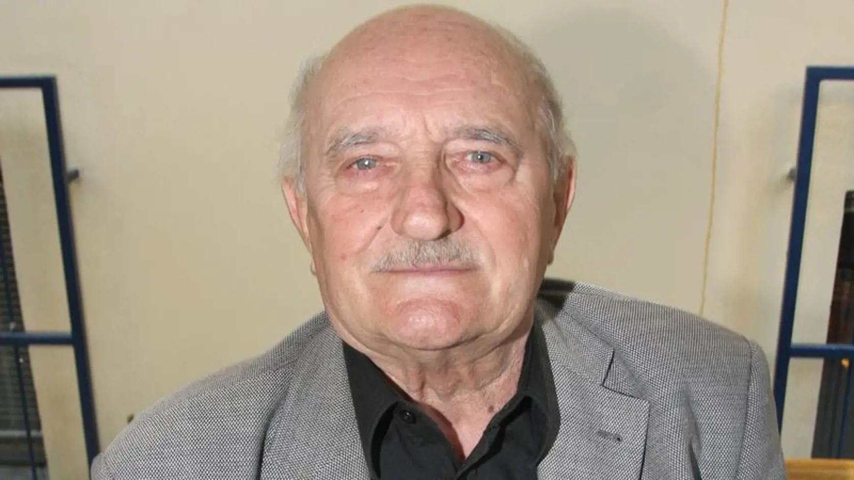 Herec Josef Somr je už doma s manželkou.
