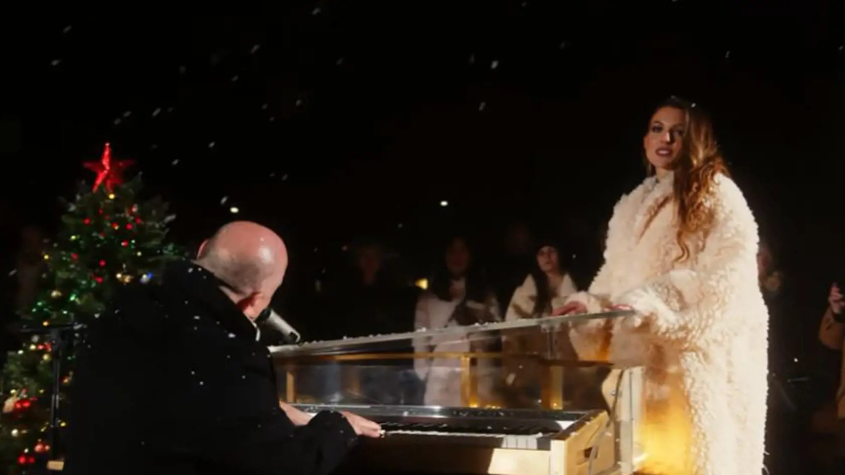 December 2021: Schindlerová naspievala duet s Michalom Davidom.