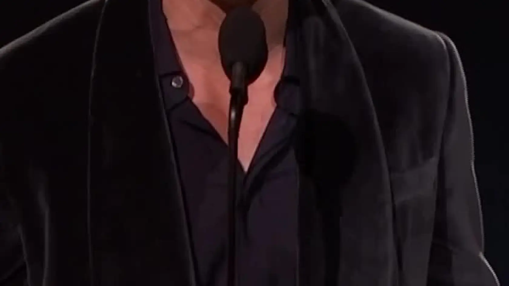 HOLLYWOOD – Toto by ste od neho určite nečakali! Komik známy najmä ako Borat, Sacha Baron Cohen (52), sa objavil na titulke Men’s Fitness U.K. Miesto bláznivého chlapíka v plavkách prišiel namakaný svalovec s tehličkami. Internet okamžite zareagoval: „Je toto AI?“