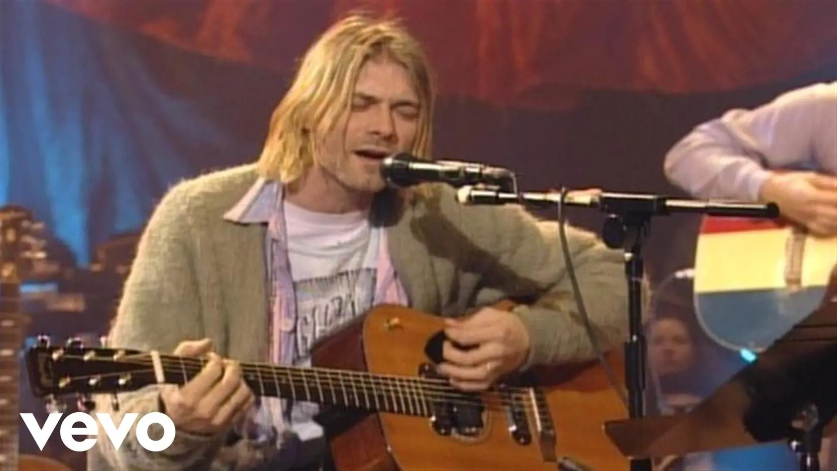 List a sveter: List lídra skupiny Nirvana Kurta Cobaina, v ktorom písal hudobnej stanici MTV, že prežijú aj bez tejto televízie, sa predával za viac ako dvetisíc dolárov. Zelený sveter, za ktorý by sa nehanbil žiadny bezdomovec a ktorý mal Cobain na sebe počas legendárneho koncertu MTV Unplugged, sa vydražil za 137 500 dolárov.