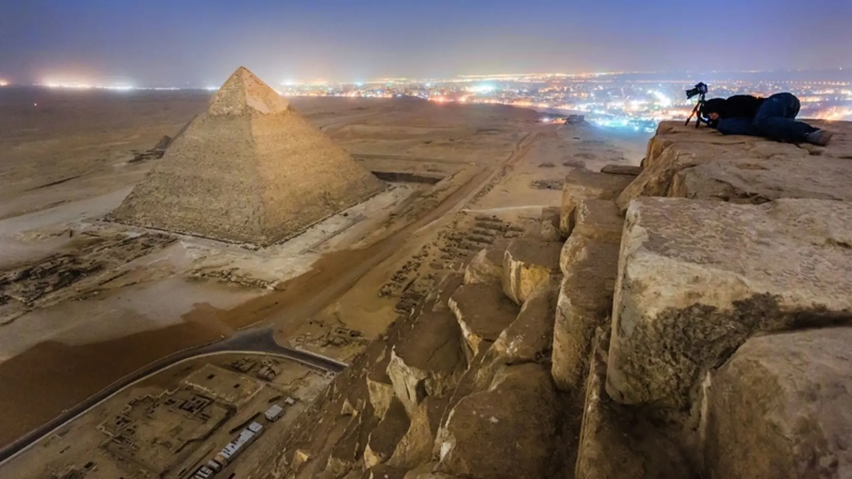 Pohľad z vrcholu pyramídy.