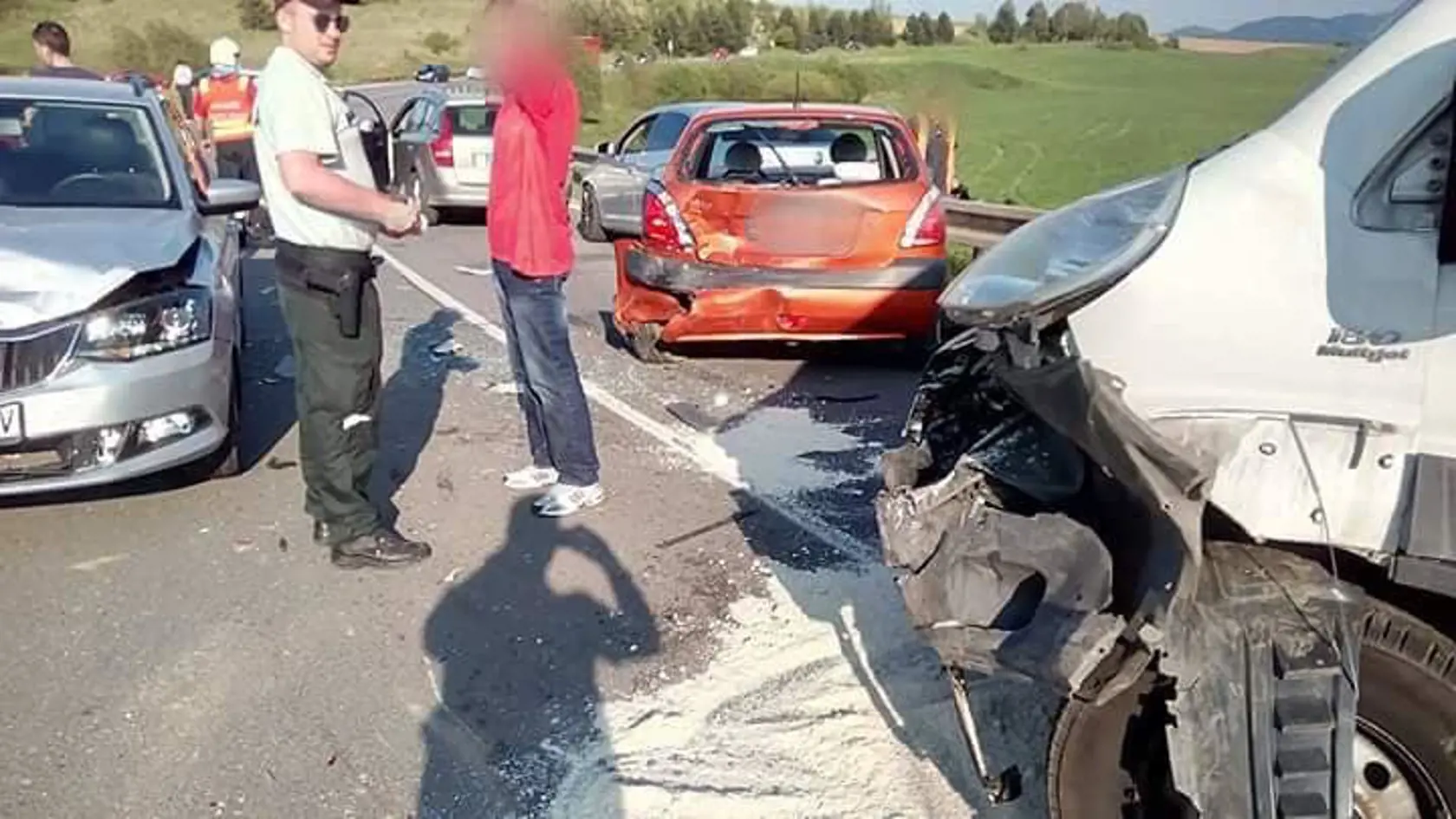 Medzi SNV a Odorínom došlo k hromadnej dopravnej nehode.