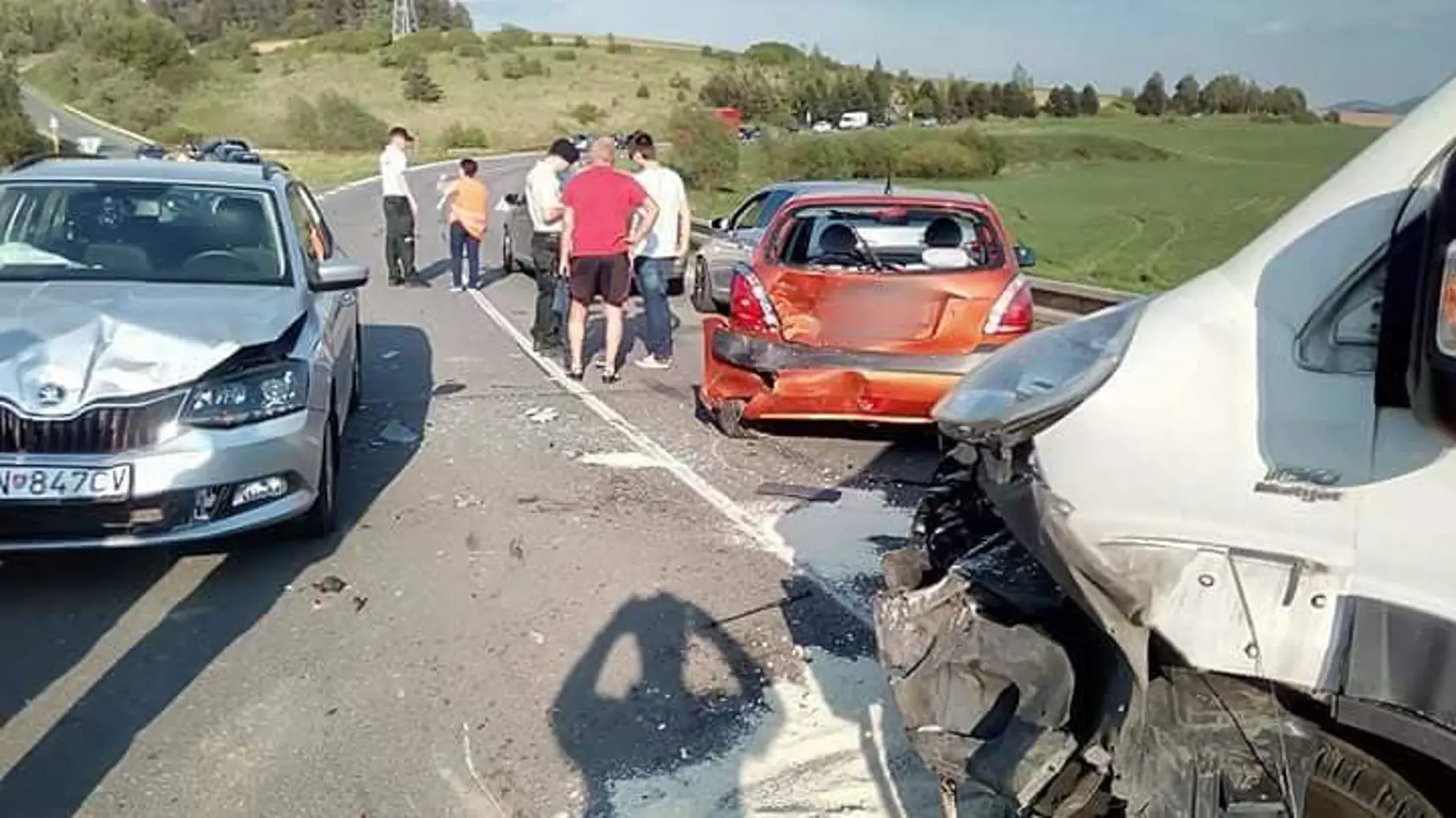 Dopravná nehoda si vyžiadala uzavretie cesty a obchádzky.