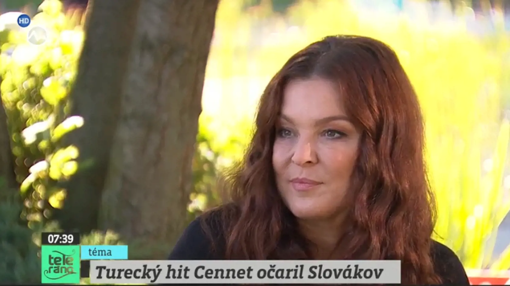 Herečka Elena Podzámska v Teleráne.