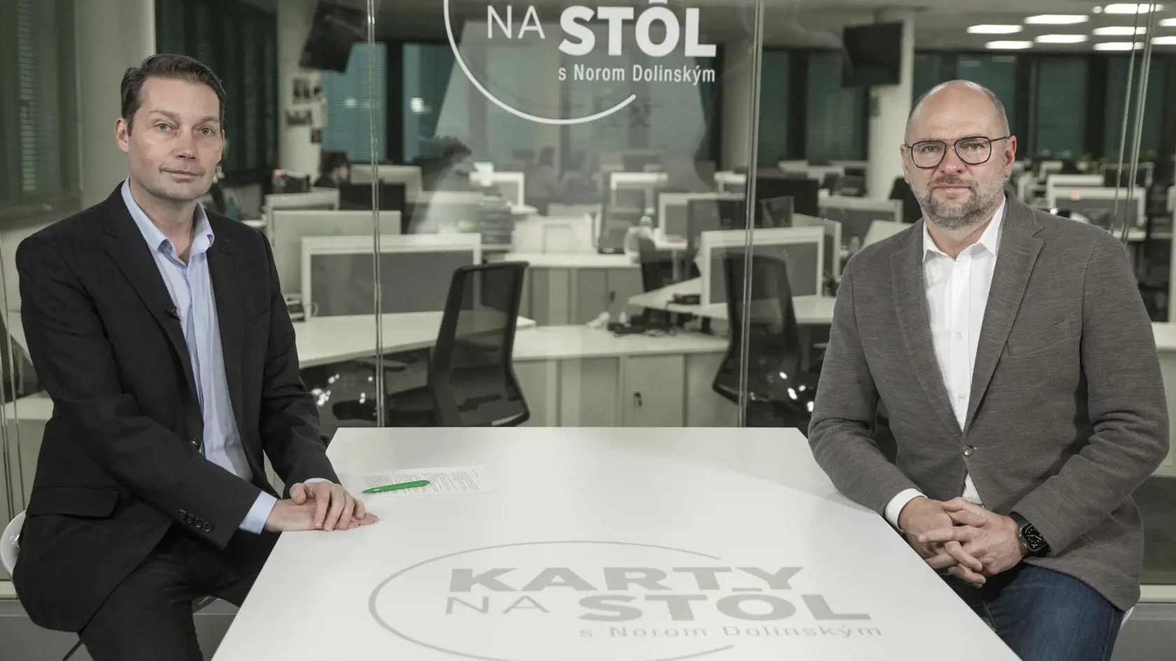 Na snímke je  diskusná relácia "Karty na stôl", ktorej hosťom bol  bývalý minister hospodárstva Slovenskej republiky Richard Sulík a moderátor Norbert Dolinský.
