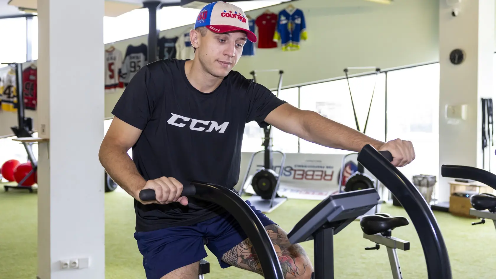 Na snímke je hokejový reprezentant a hráč Washington Capitals Martin Fehérváry, ktorý už rehabilituje na Slovensku.