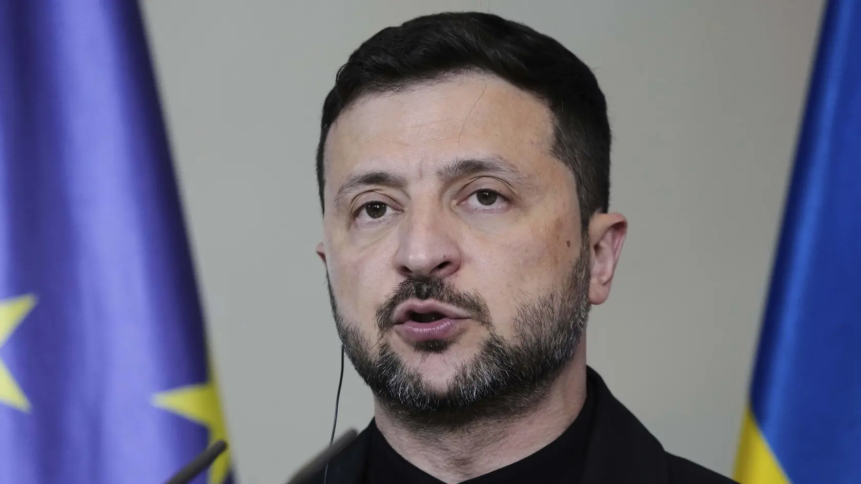 Ukrajinský prezident Volodymyr Zelenskyj počas spoločnej tlačovej konferencie s nemeckým kancelárom Friedrichom Merzom v Berlíne v stredu 28. mája 2025.