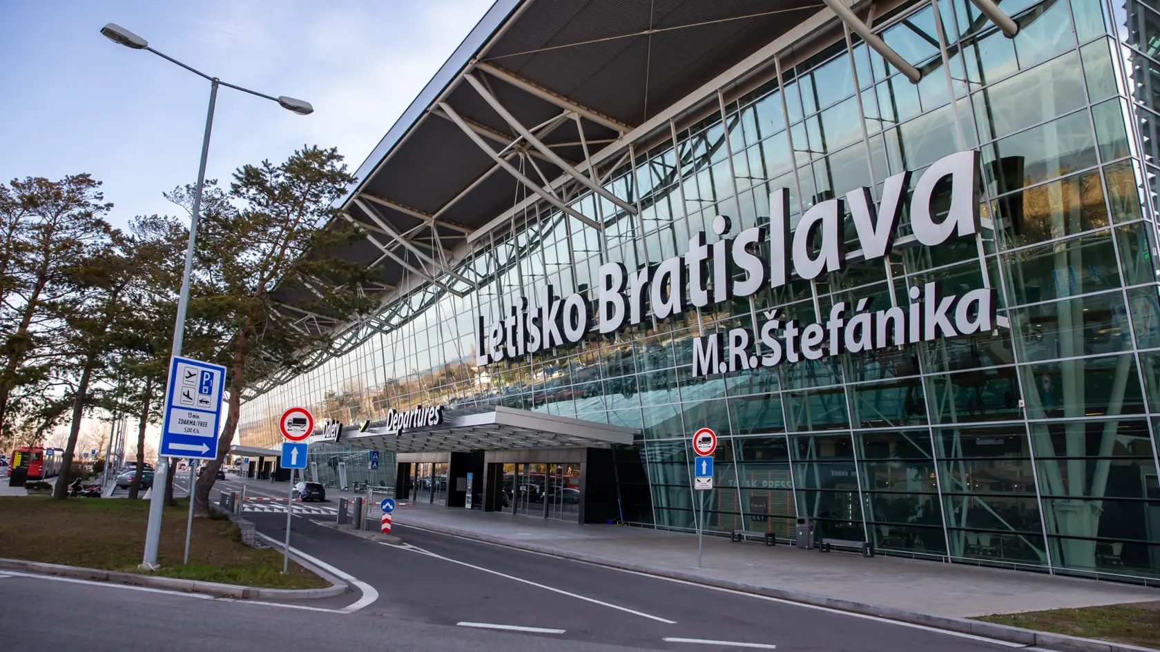 Na snímke Letisko M.R. Štefánika v Bratislave.
