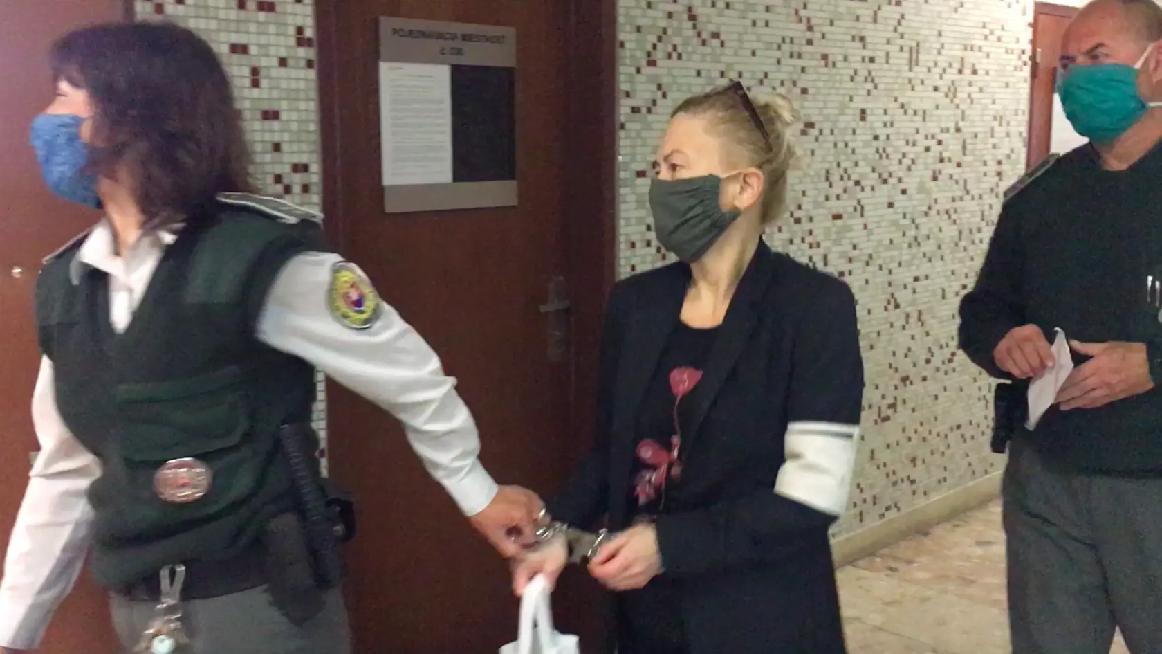 Útla Zuzana (45), s telesným postihnutím, mala podľa obžaloby bodnúť do srdca nožom svojho manžela - boxeristu Petra (†45).