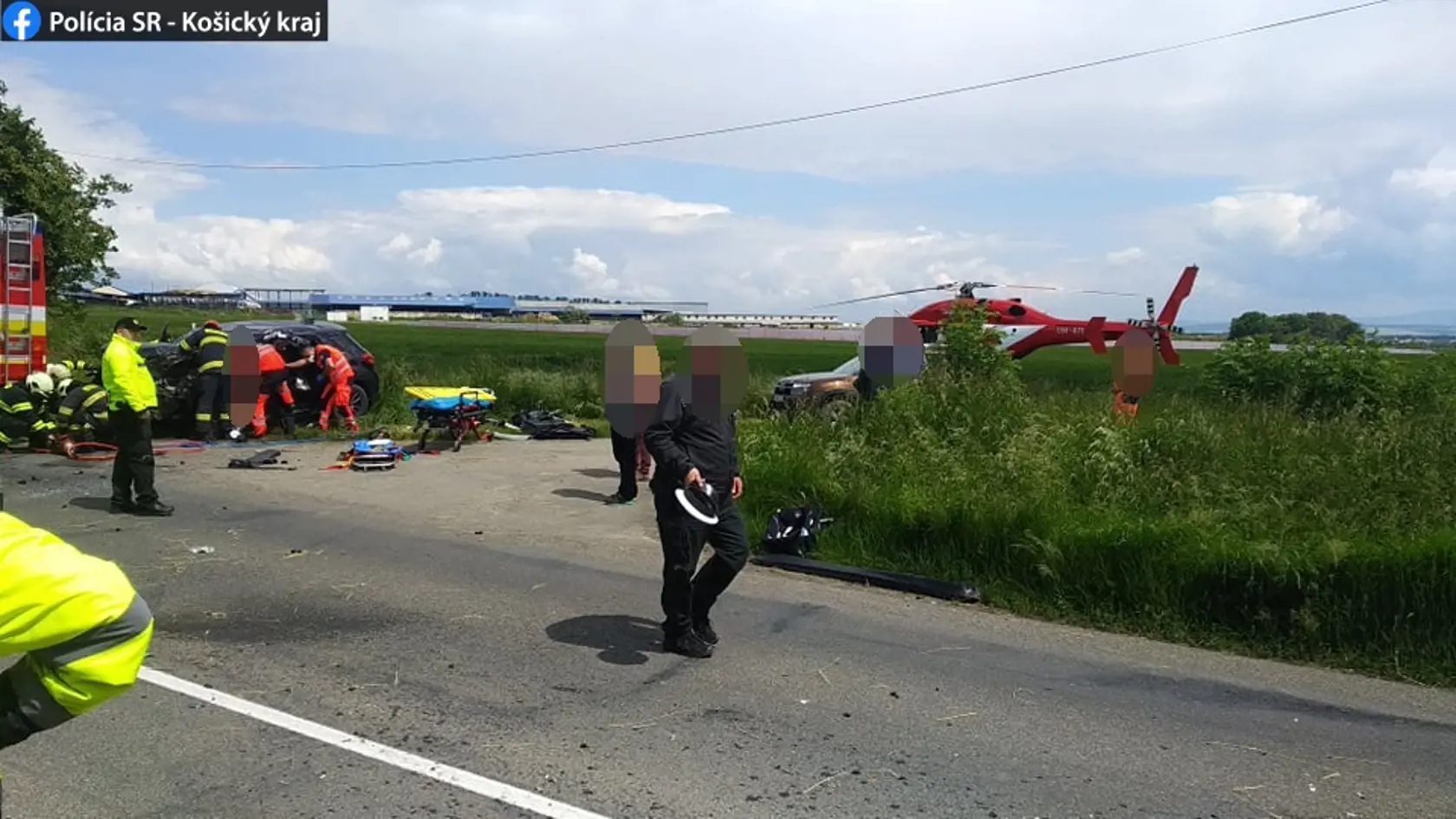Na začiatku obce Nový Ruskov v smere od Sečoviec v okrese Trebišov došlo k vážnej dopravnej nehode. Na mieste zasahujú všetky záchranné zložky.