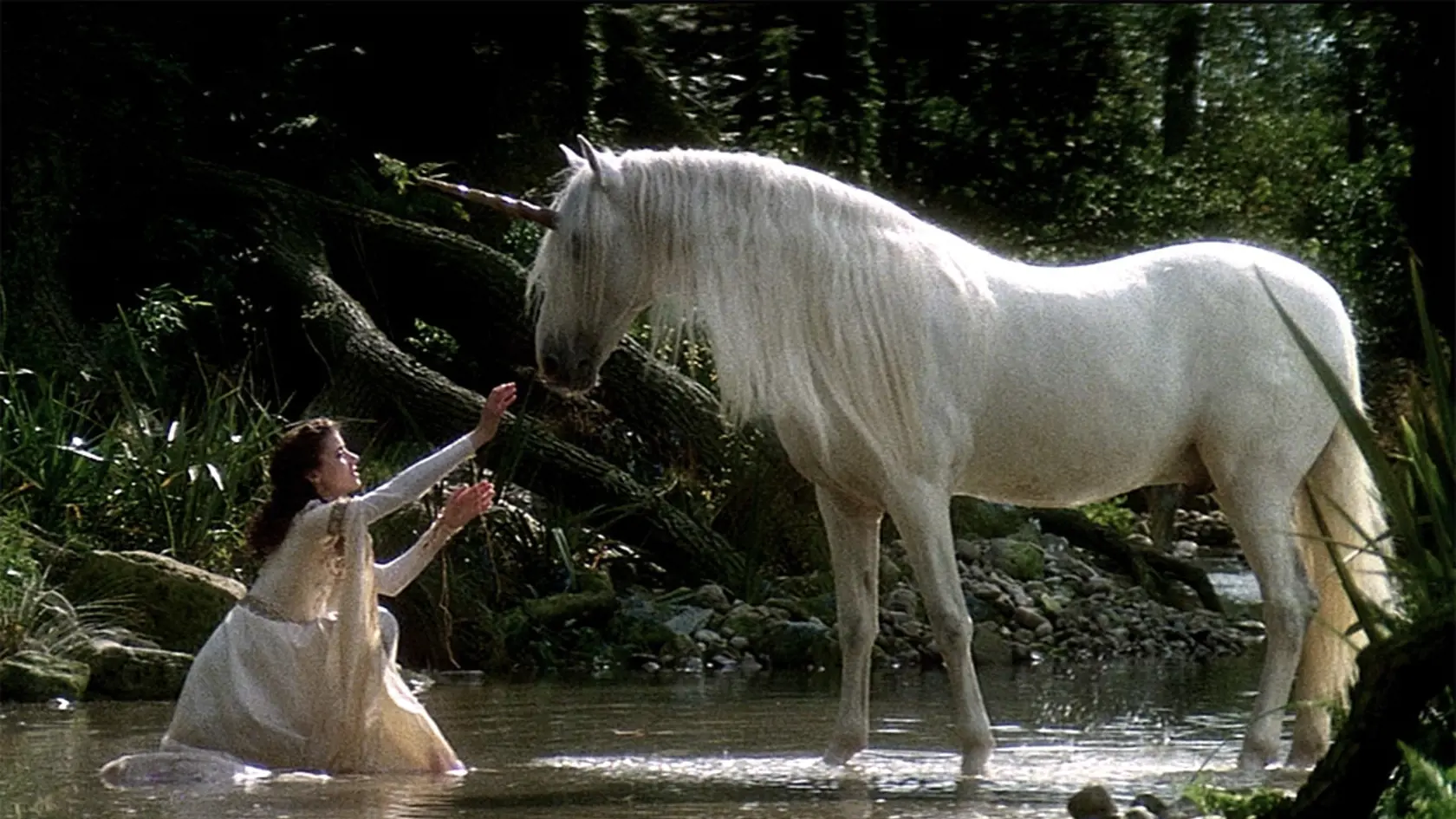Mia vo filme Legenda ako princezná Lili.