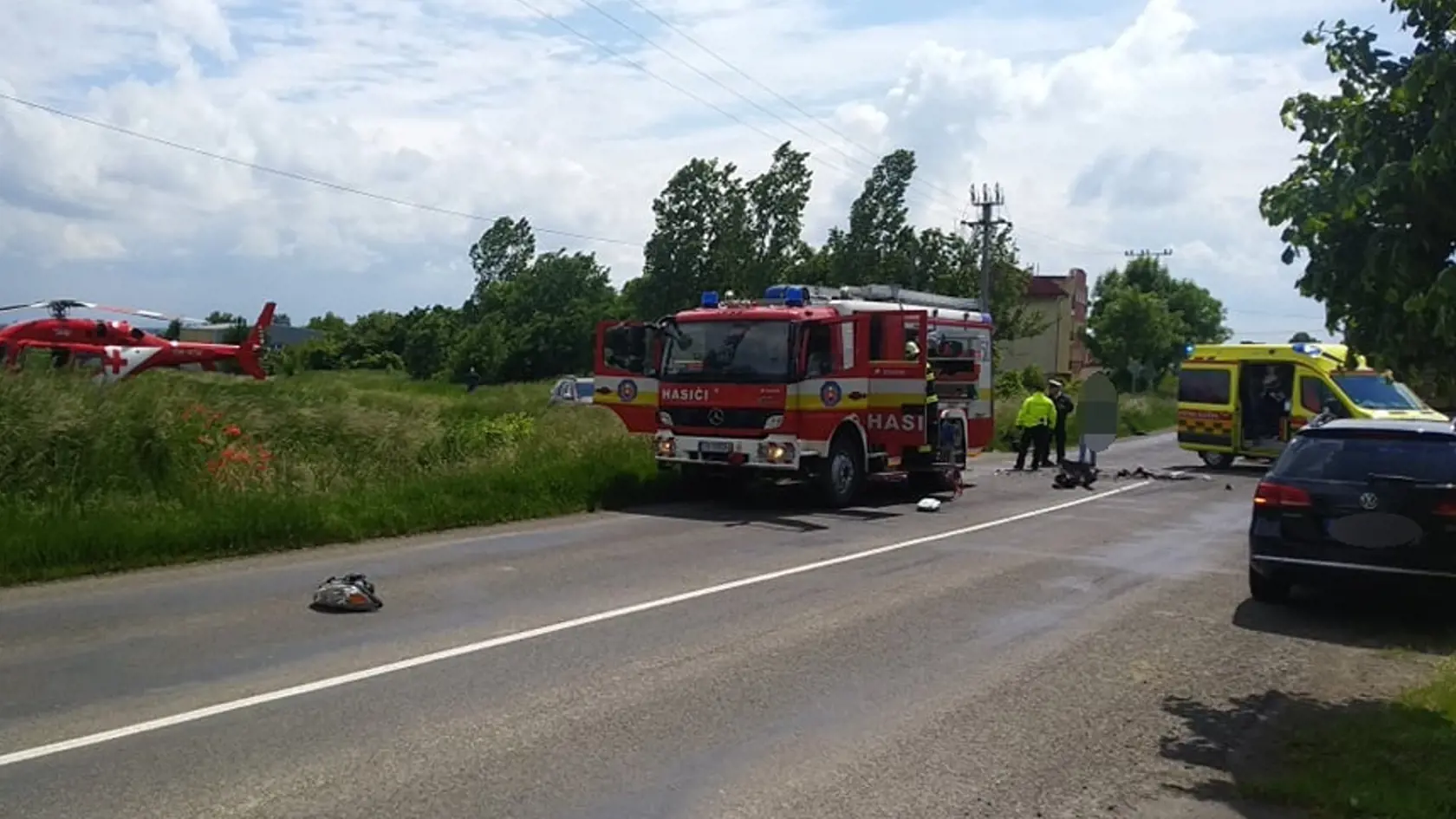 Na začiatku obce Nový Ruskov v smere od Sečoviec v okrese Trebišov došlo k vážnej dopravnej nehode. Na mieste zasahujú všetky záchranné zložky.