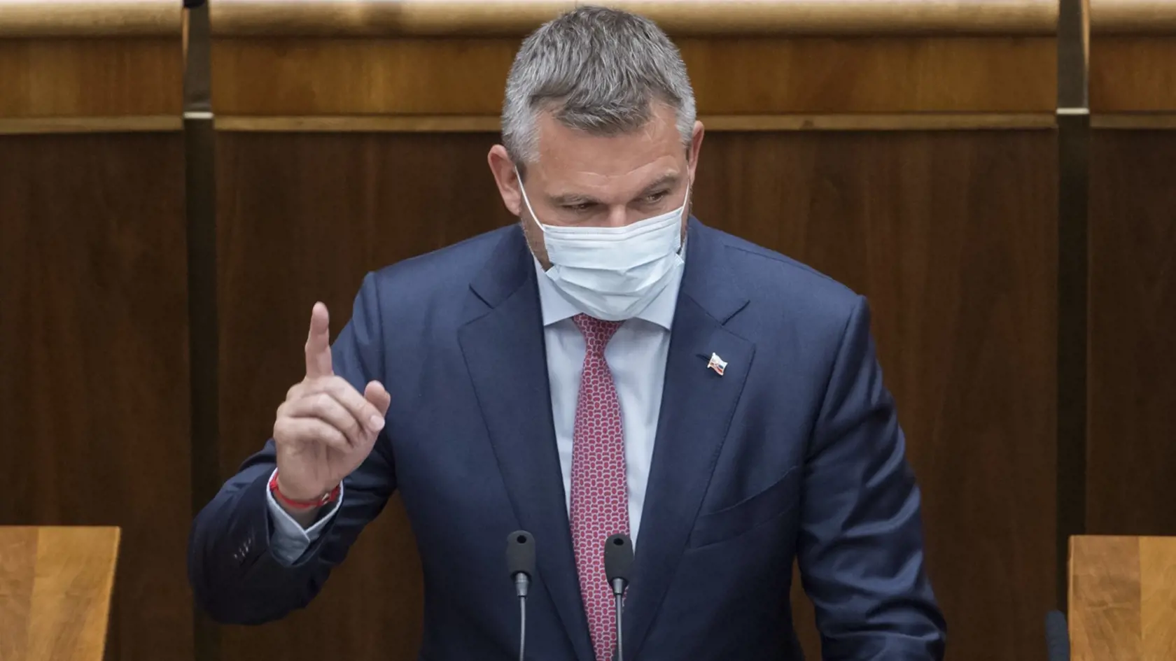 Na snímke je podpredseda parlamentu Peter Pellegrini (nezaradený) na mimoriadnej schôdzi parlamentu.