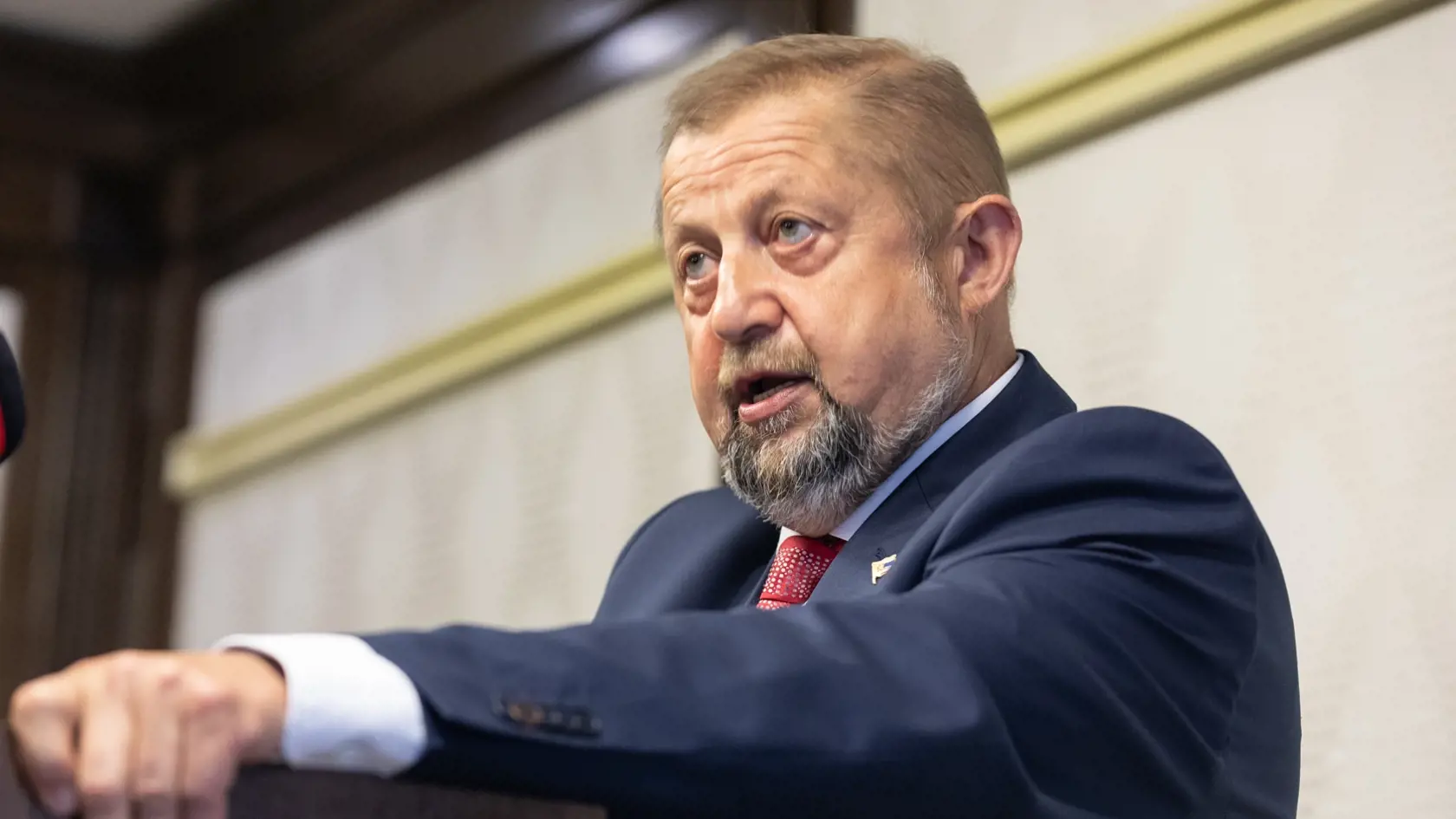 Tlačová konferencia Štefana Harabína v bratislavskom hoteli Apollo k menovaní novej prezidentky.