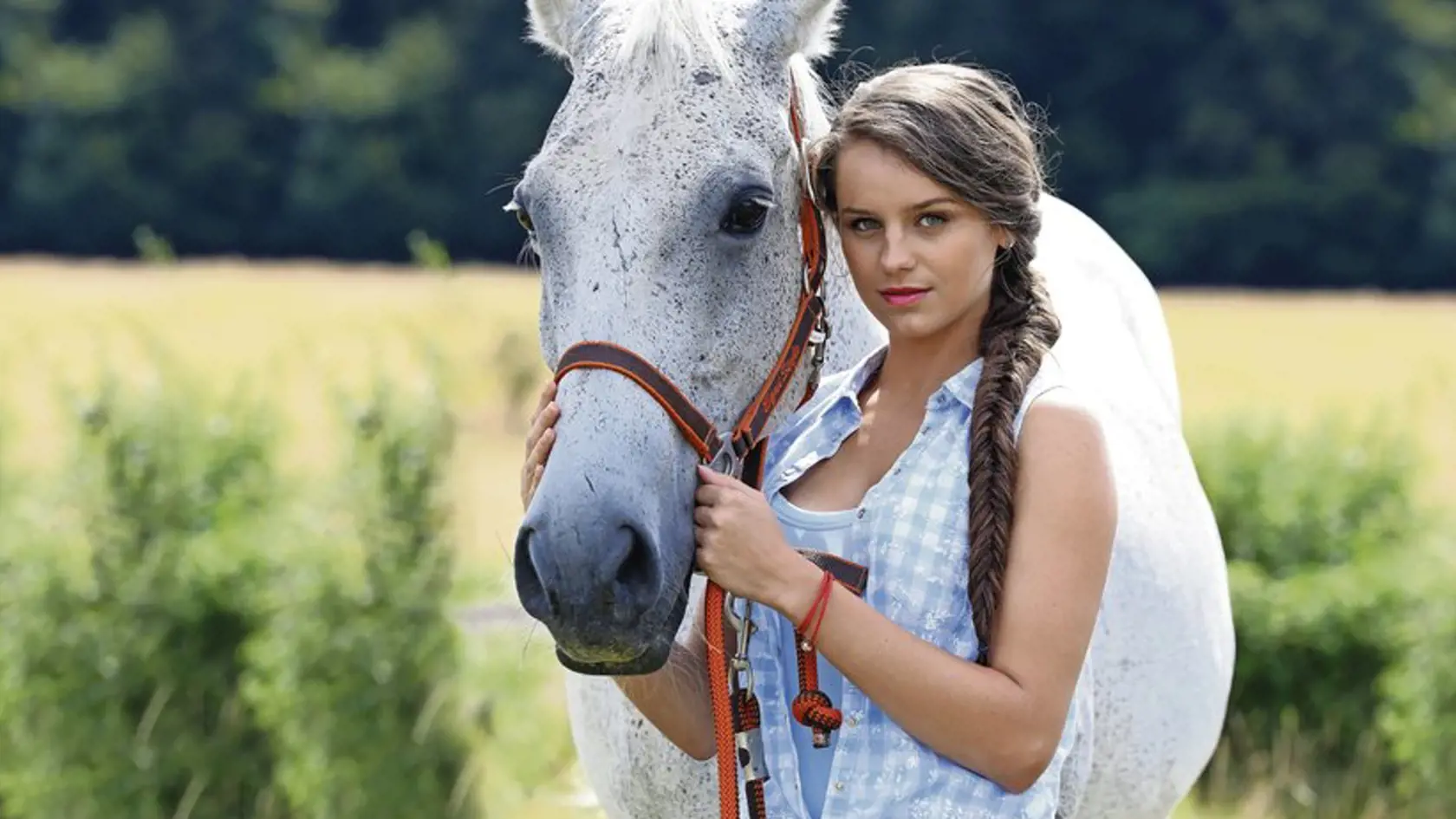 V seriáli Divoké kone sa jej herecky darí a u fanúšikov je obľúbená.
