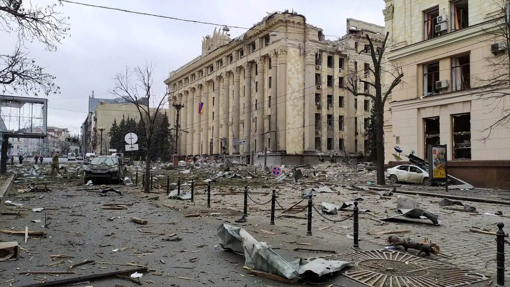 Ukrajinské médiá informujú, že v centre Charkova došlo v utorok k ruskému raketovému útoku.