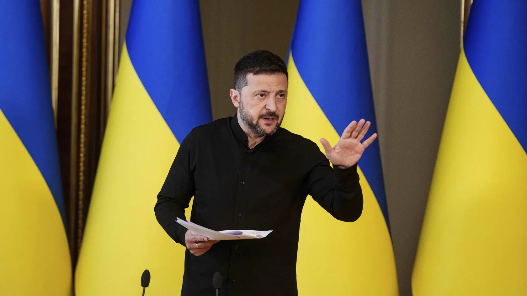 Na snímke ukrajinský prezident Volodymyr Zelenskyj hovorí počas tlačovej konferencie v Kyjeve 13. mája 2025.