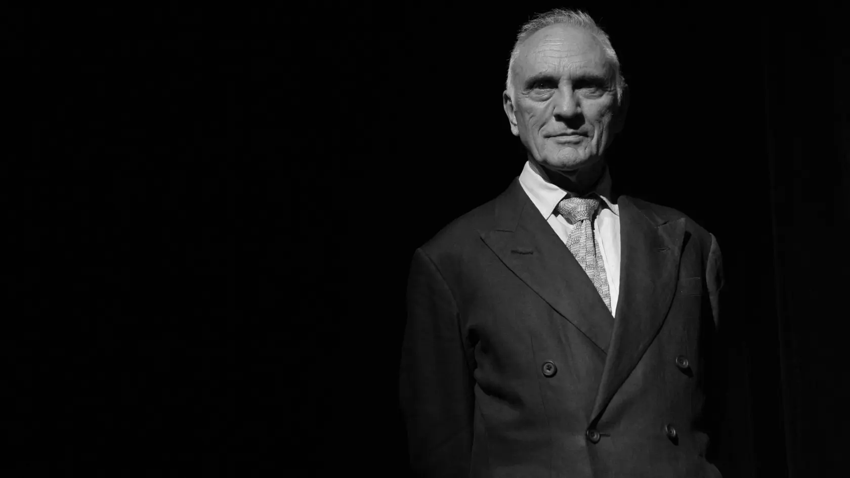 Vo veku 87 rokov zomrel britský herec Terence Stamp.