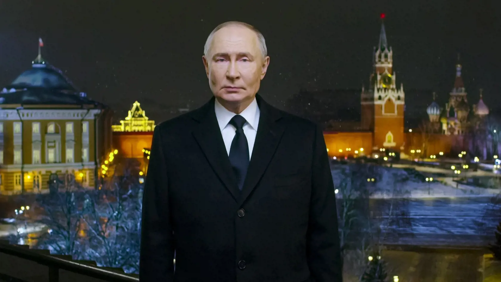 "Samotná myšlienka je správna a my ju určite podporujeme," povedal Putin. Podľa agentúry AFP však zdôraznil, že existujú otázky, o ktorých musia Rusi hovoriť s Američanmi a možno so samotným Trumpom, ktorému možno zatelefonuje. "Podporujeme myšlienku ukončenia tohto konfliktu mierovými prostriedkami," dodal ruský líder.