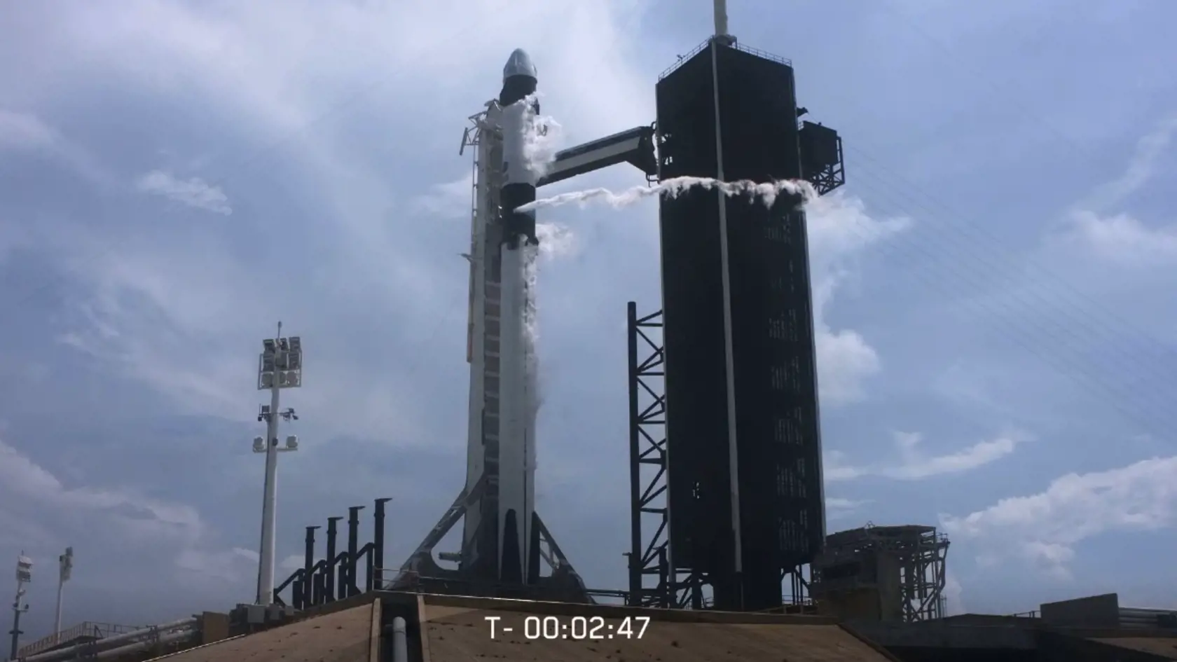 Raketa Falcon 9 s modulom Crew Dragon