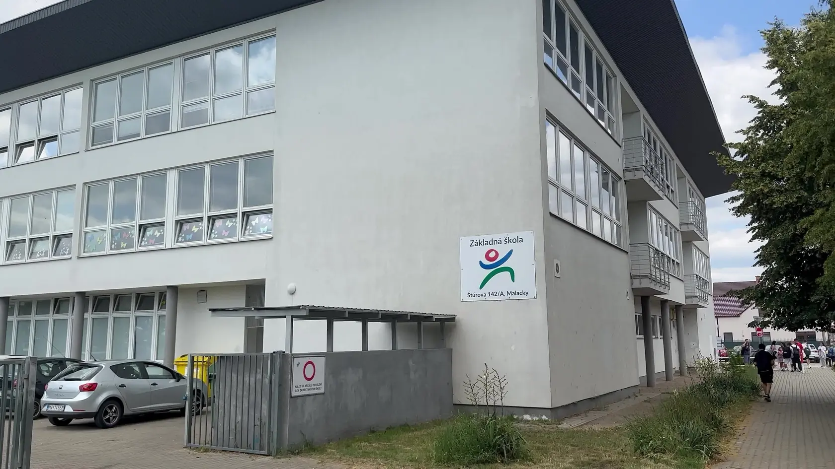 Len pred pár dňami sme informovali o prípade 11-ročného chlapca zo Záhoria, ktorý sa mal nakaziť smrteľne nebezpečným parazitom, spôsobujúcim rozožieranie a opuch mozgu. Chlapček v utorok (17. 6.) tomuto ochoreniu, žiaľ, podľahol.