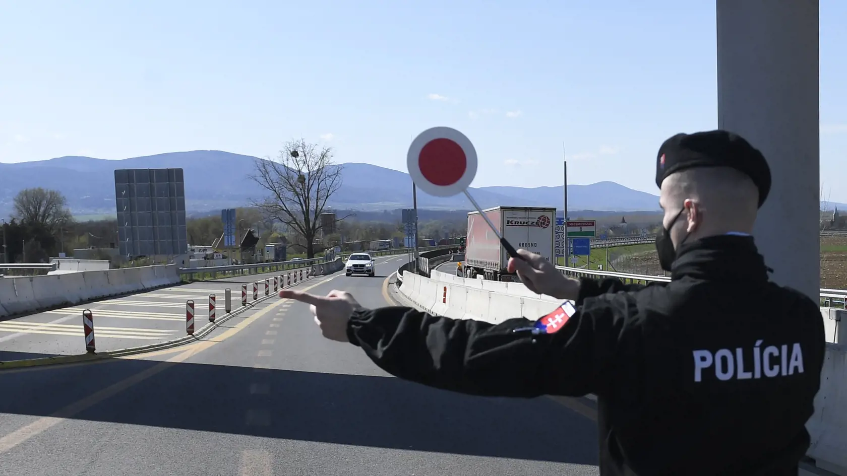 Očkovaní získali výhody pri návrate zo zahraničia zo zelených krajín. Nemusia ísť do 14-dňovej karantény.