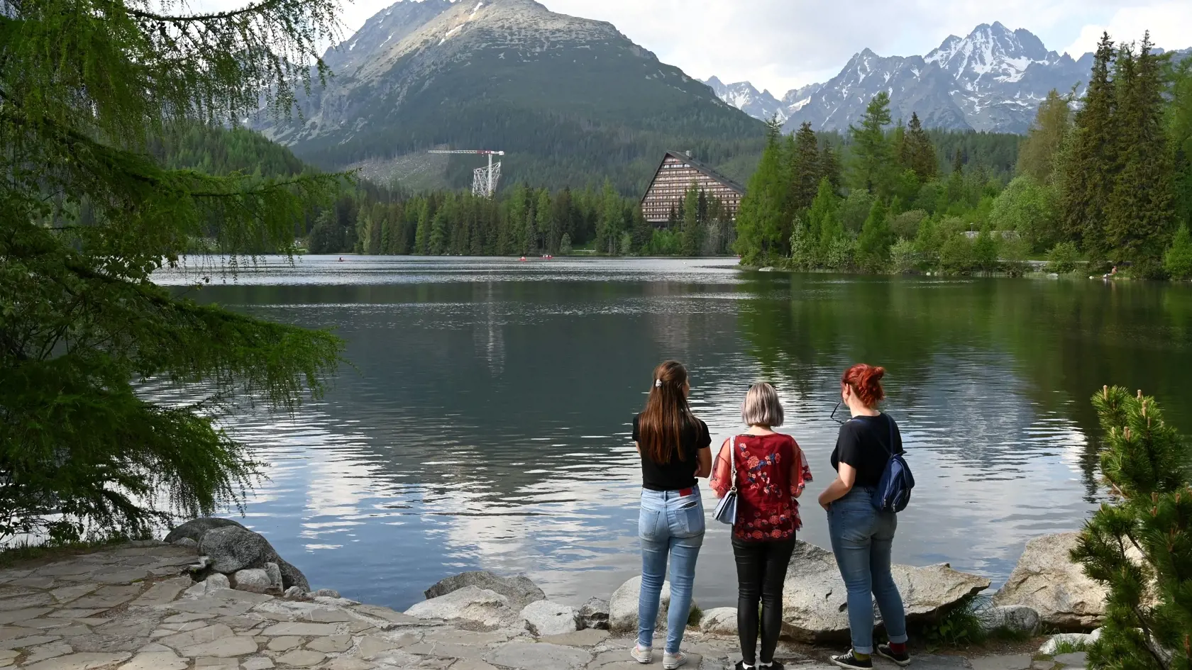 Na snímke pohľad na Štrbské pleso vo Vysokých Tatrách 14. júna 2020. FOTO TASR - Roman Hanc