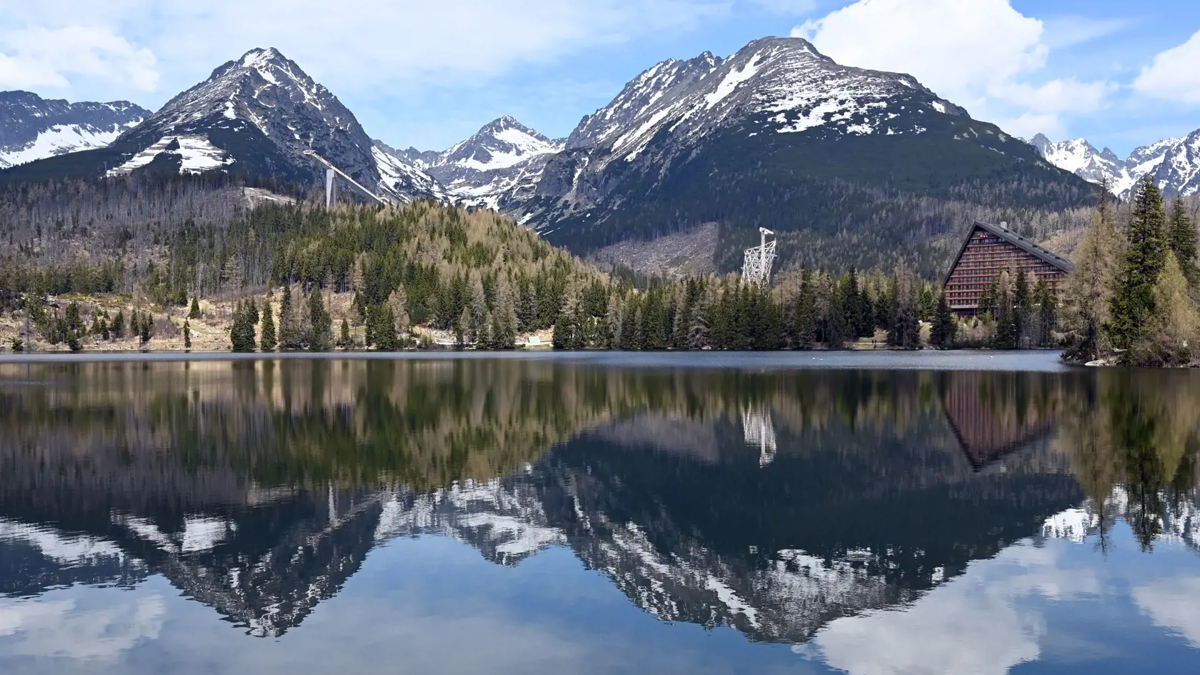 Na snímke Štrbské pleso vo Vysokých Tatrách 11. mája 2020. FOTO TASR - Roman Hanc