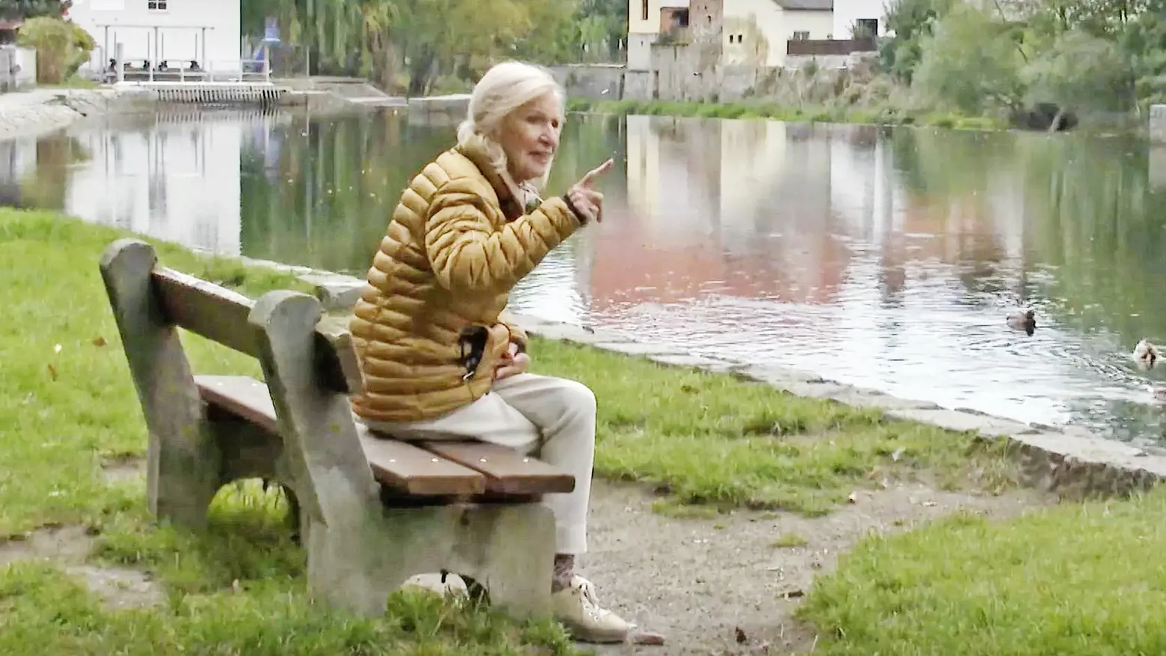 Marína Kráľovičová sa pred pár mesiacmi presťahovala do Čiech, kde žije so svojou dcérou Janou. Jej aktuálne zábery boli odvysielané v dokumente na RTVS k jej 95. narodeninám.