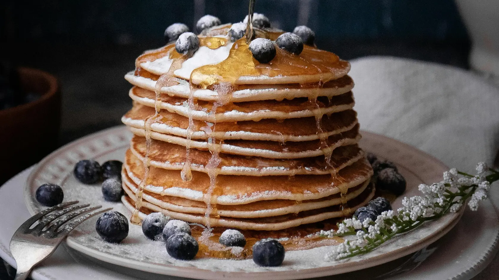 Čučoriedkové bezlepkové palacinky sú dokonalým spojením! Nadýchané, vláčne a zároveň šťavnaté.