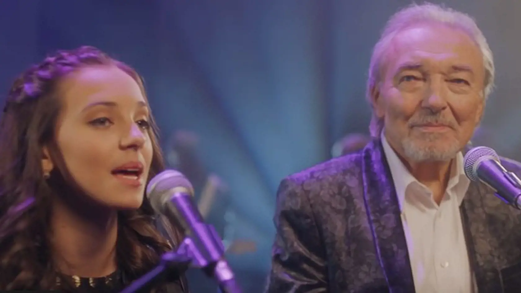 Karel Gott, Charlotte Gottová: Charlottka zdedila po otcovi podobu aj talent, teraz od nej všetci očakávajú, že bude speváčkou ako jej otec.