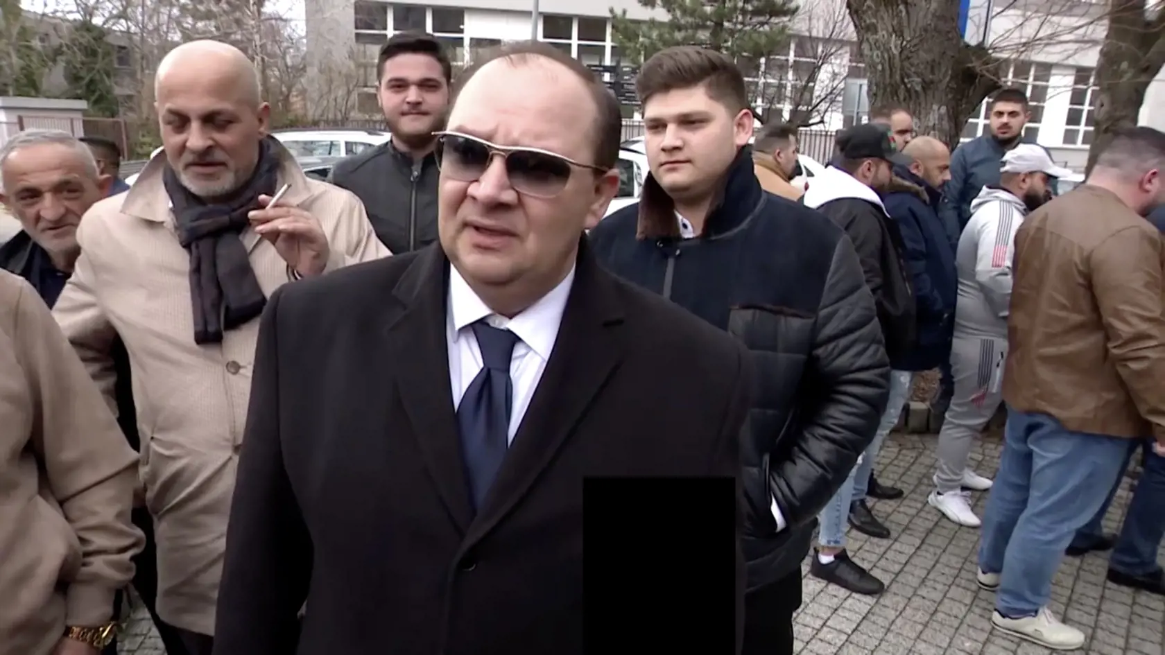 Svojho priateľa a muža, ktorý sa vzdal v prospech neho svojho kráľovského titulu odprevadil na poslednej ceste aj aktuálny rómsky kráľ Róbert I. Botoš.