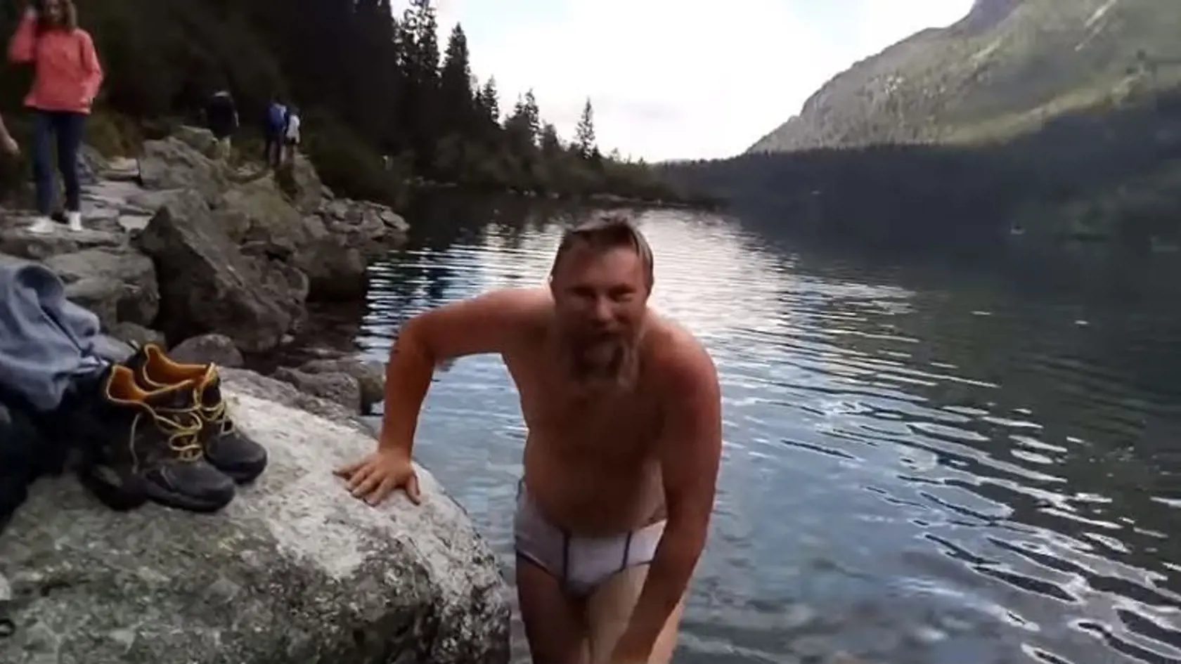 Rusovi nevadilo ani to, že voda bola poriadne ľadová.
